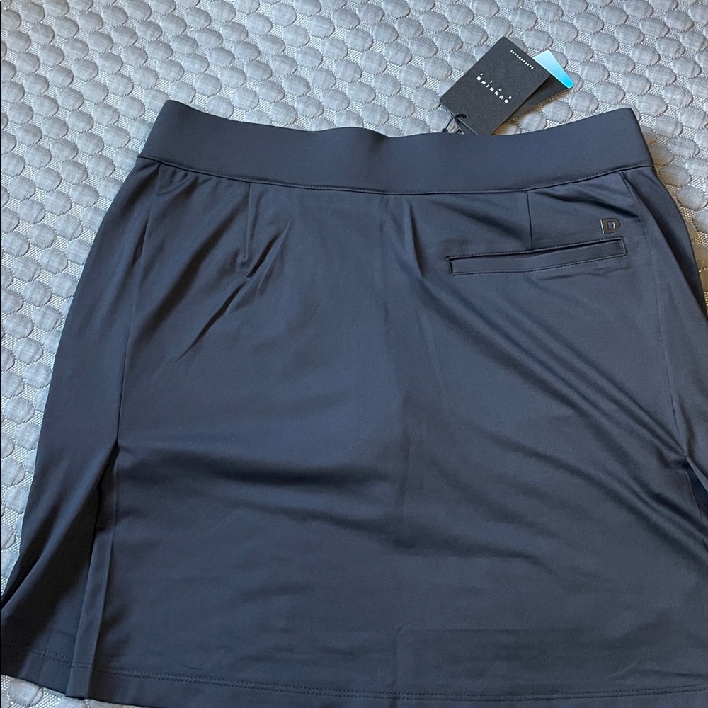 Chic Women's Black Mini Skirt with Pockets - Picture 4 of 5
